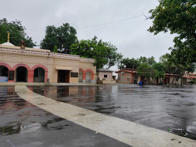 gommatgiri - bhagvan bahubali digambar jain atishay kshetra